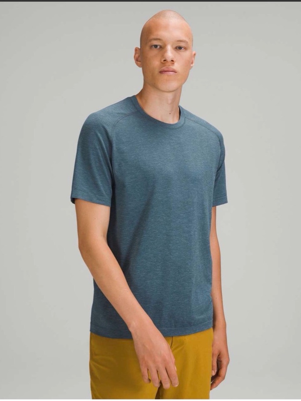 Lululemon Metal Vent Tech Short Sleeve Shirt 2.0
River Blue / Iron Blue